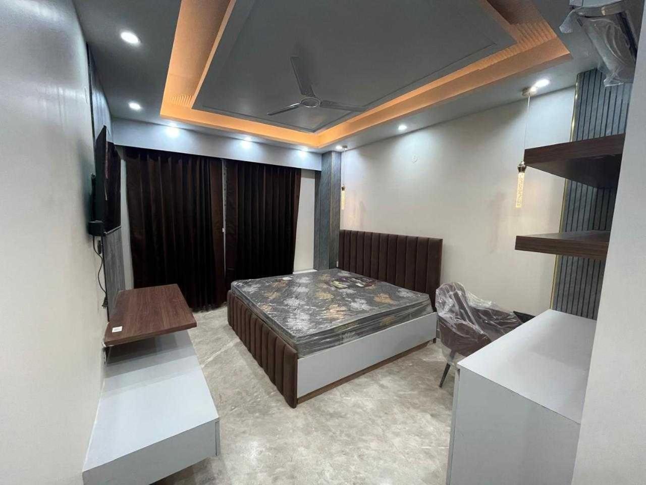 Super Hotel O Sector 43 Gurgaon Dış mekan fotoğraf