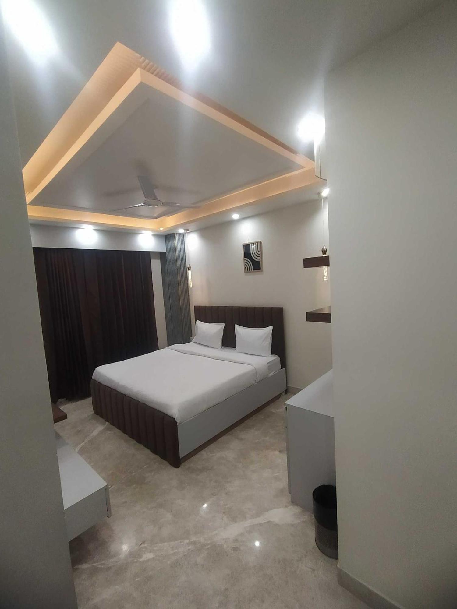 Super Hotel O Sector 43 Gurgaon Dış mekan fotoğraf